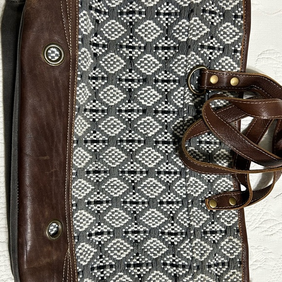 Myra Bag Handmade - Picture 4 of 11